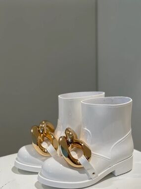 JW ANDERSON
White Rubber Chain Boots